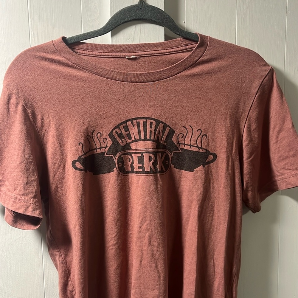 Friends tv show men’s medium central perk shirt